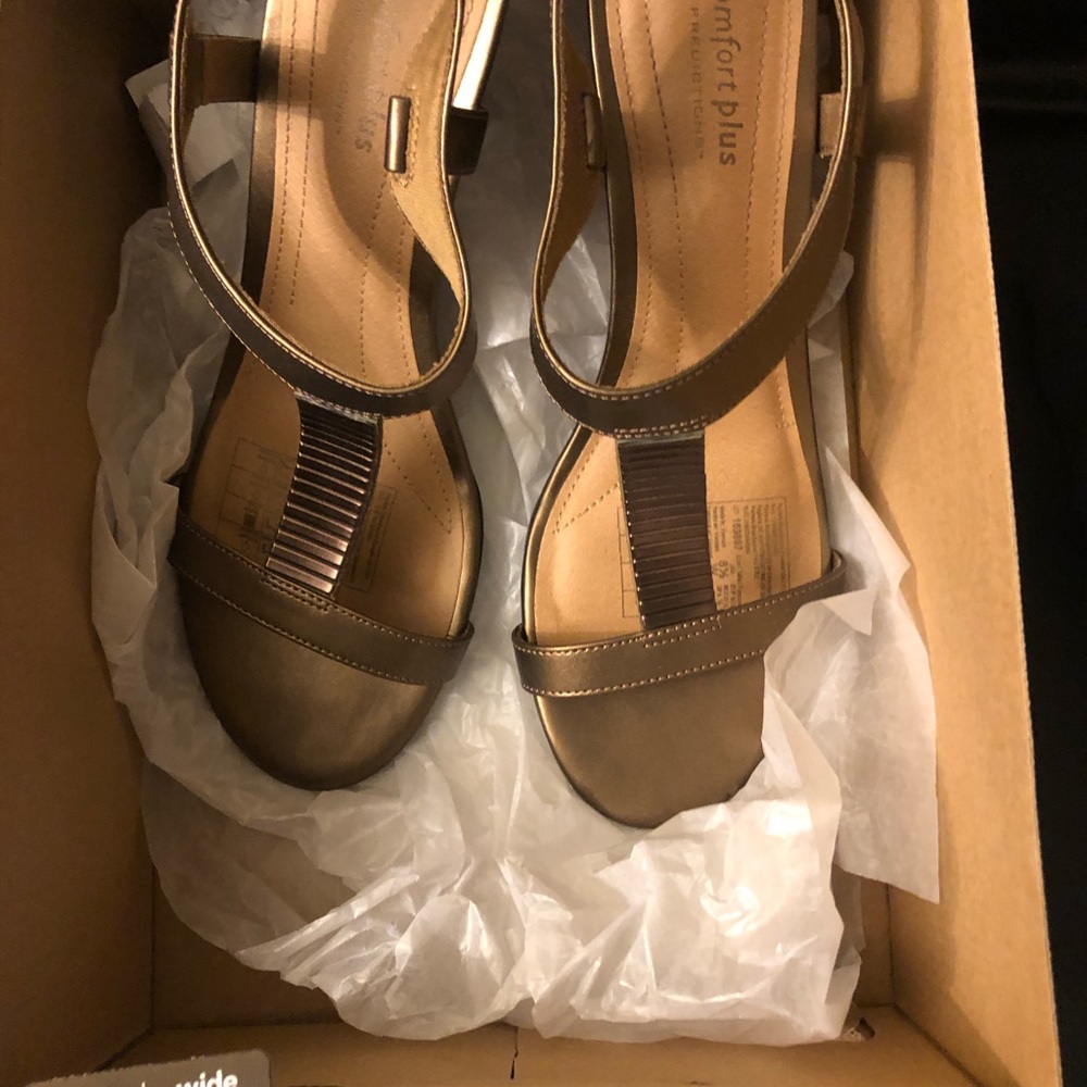 Shoes - Picture 4 of 4